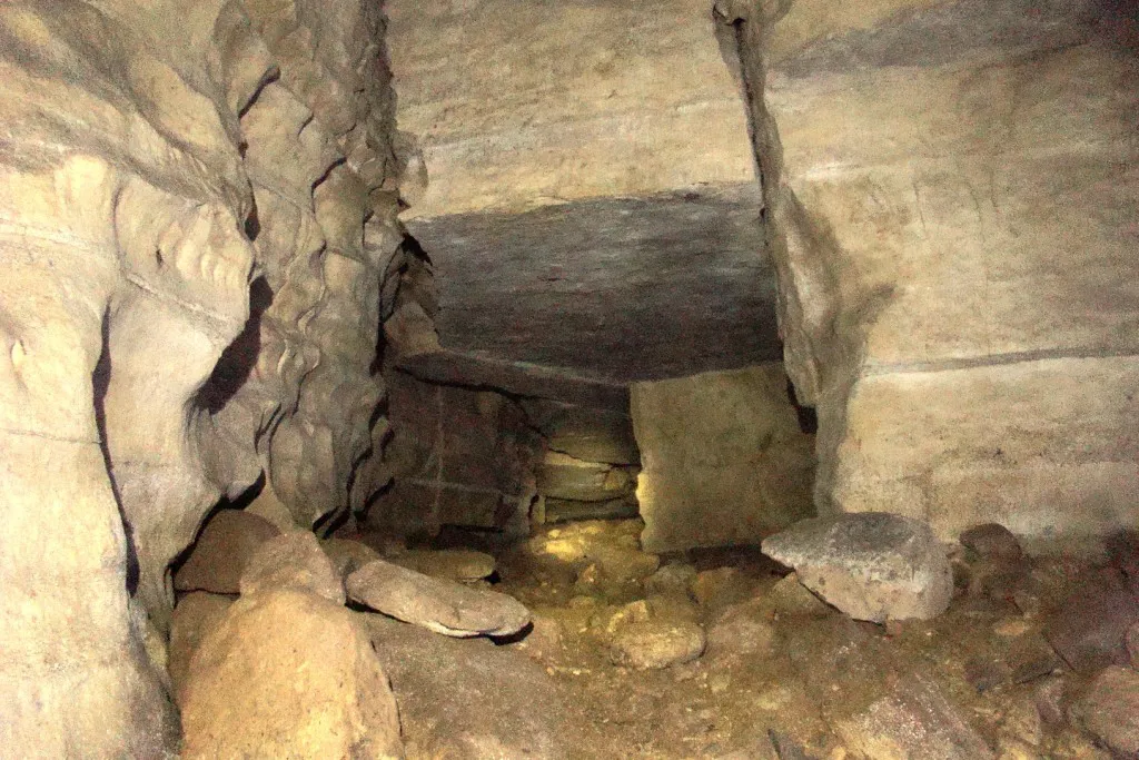 Corredor_-_Cueva_de_los_Tayos